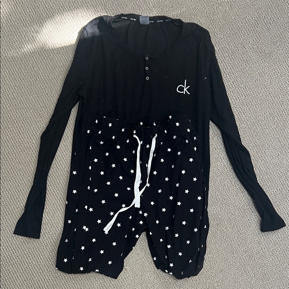 Calvin Klein Black and White Star Sleepwear - Picture 1 of 10